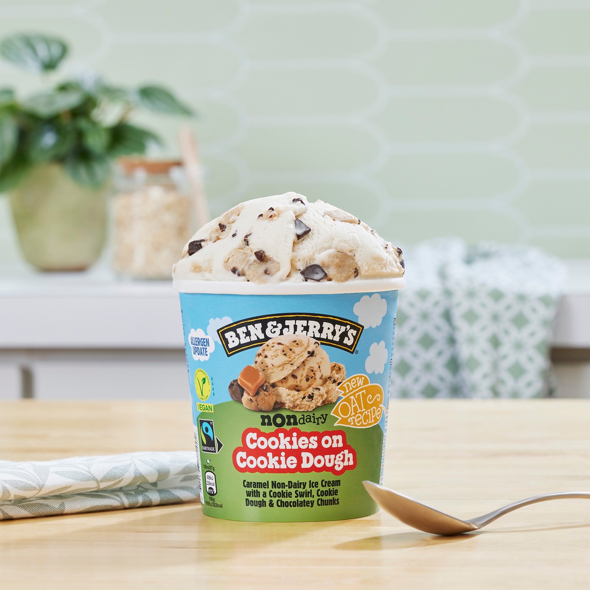 Cookies on Cookie Dough Non-Dairy Oat Dessert Ice cream